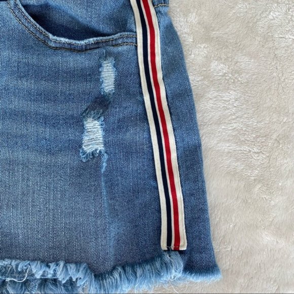Unionbay, distressed Roxie red stripe denim cutoff shorts, size 9/29 - Picture 3 of 9